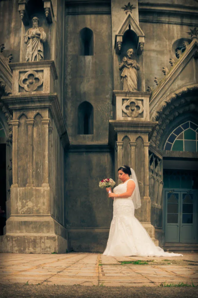 Pareja durante una boda fotografiada por Doce Foto
