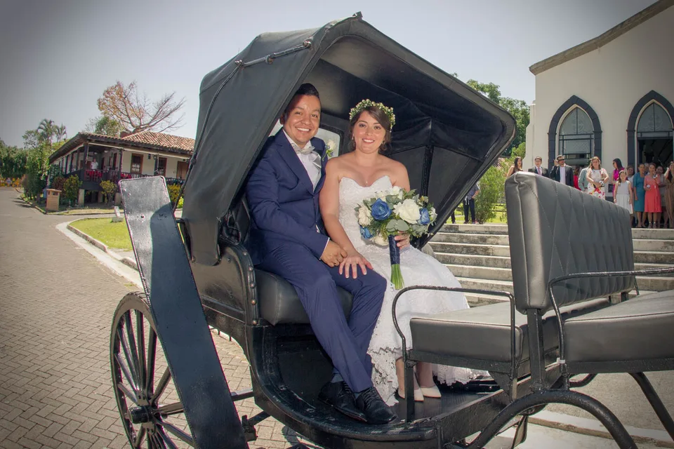 Invitados en una celebración fotografiada por Doce Foto